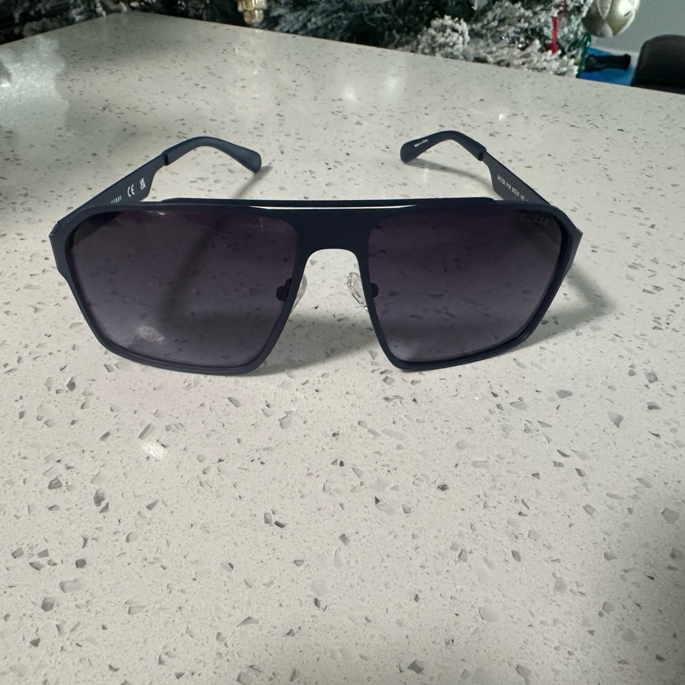 Guess Men's Sunglasses - Dark Blue (27)